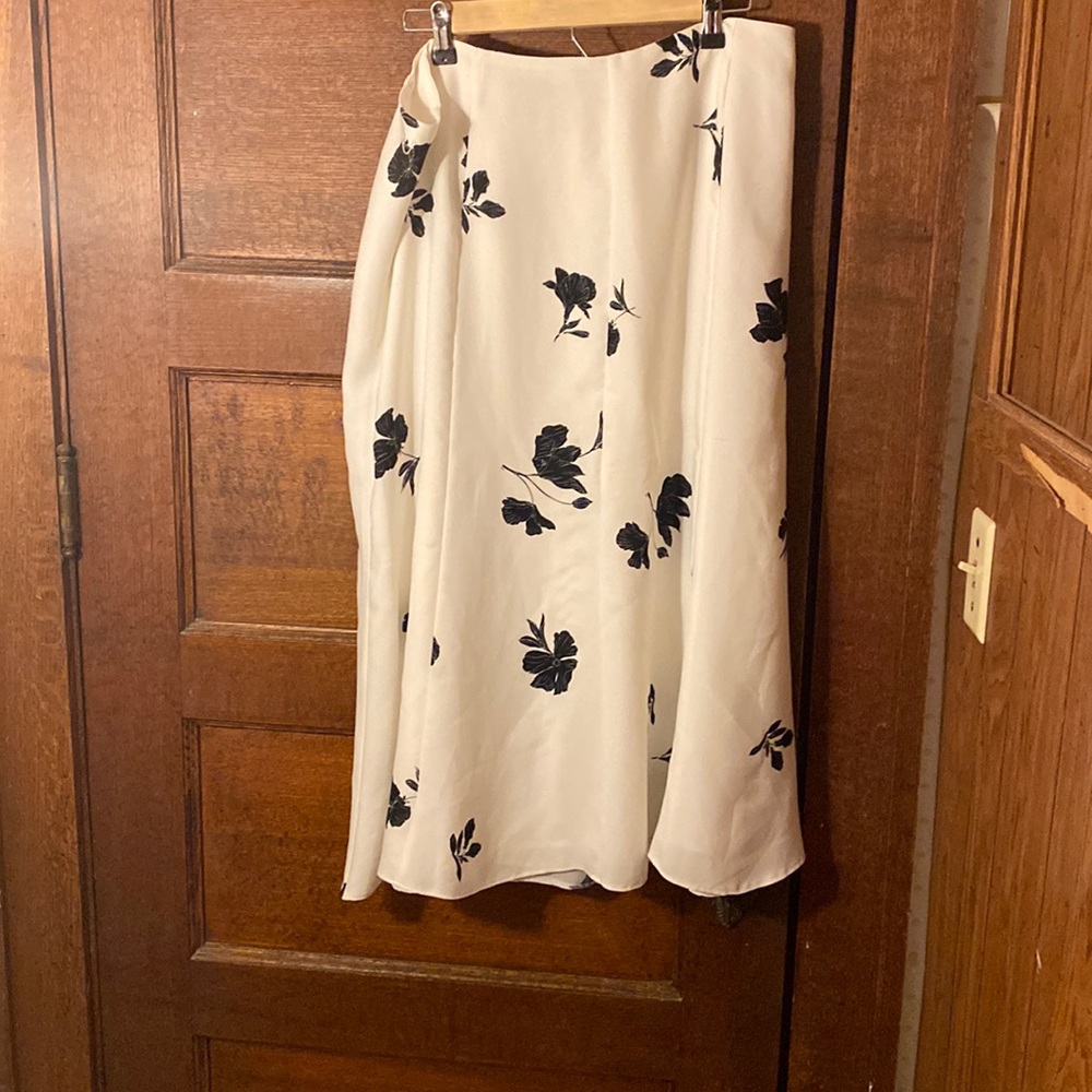 Vince Camino Flowy MIDI Ivory Lined Skirt With Black Floral Print Sz 14